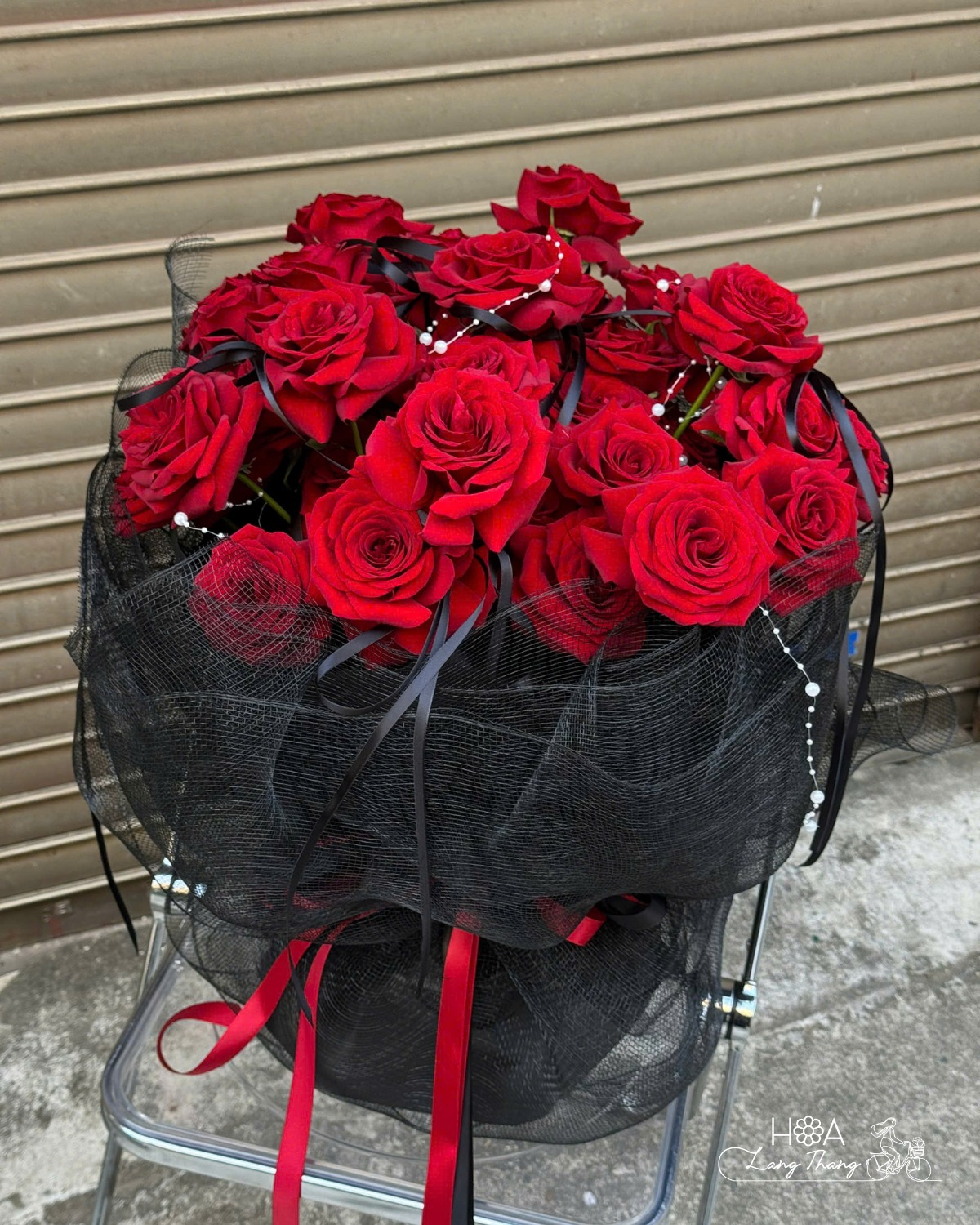 Crimson Noir - Hoa Hồng Ecuador 20 Bông Hộp Đặc Biệt — Món Quà Tinh Tế Từ Hoa Lang Thang | Hoa Lang Thang