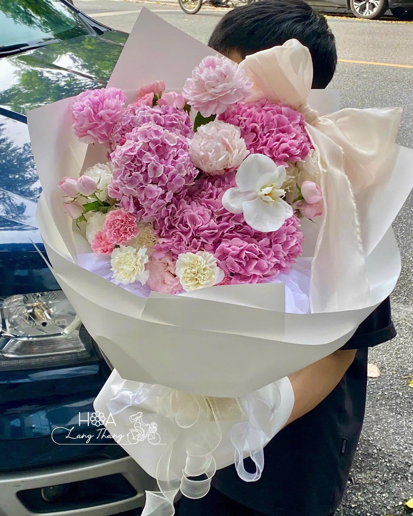 Celeste Bloom - Bó Hoa Tulip 20 Bông Tặng Sinh Nhật — Khi Con Số 20 Kể Một Câu Chuyện Riêng | Hoa Lang Thang