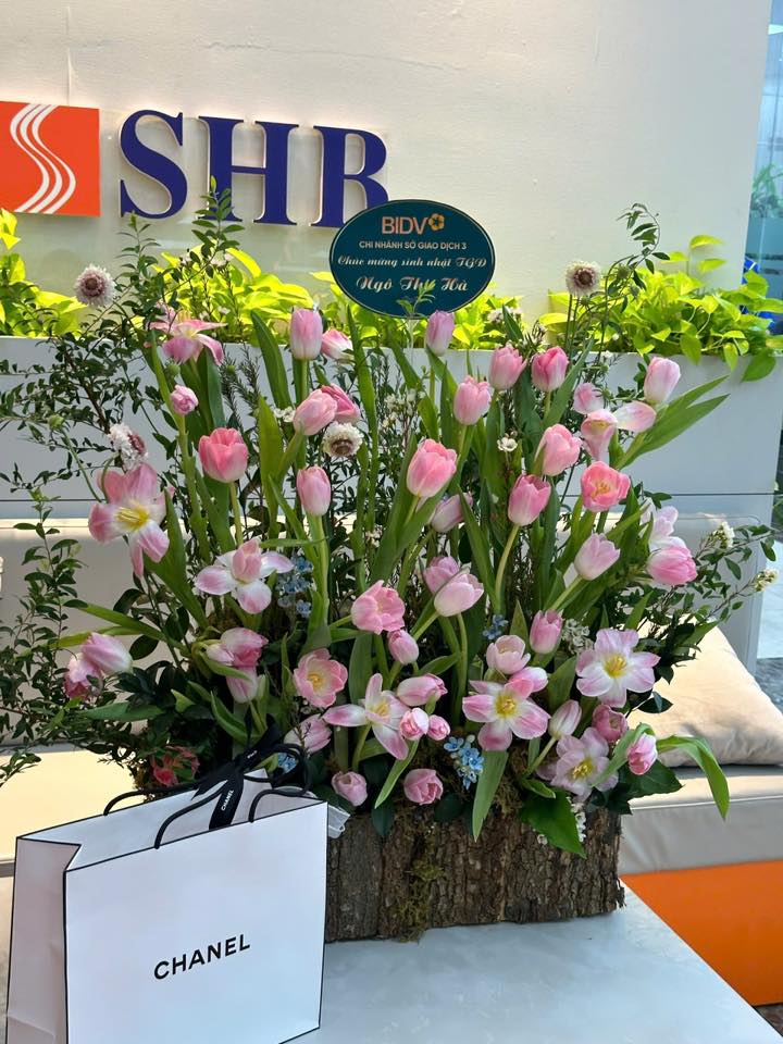 Celestine Bloom - Hộp Hoa Nhập Khẩu 1 Triệu Hà Nội — Sang Trọng Từ Từng Cánh Hoa | Hoa Lang Thang