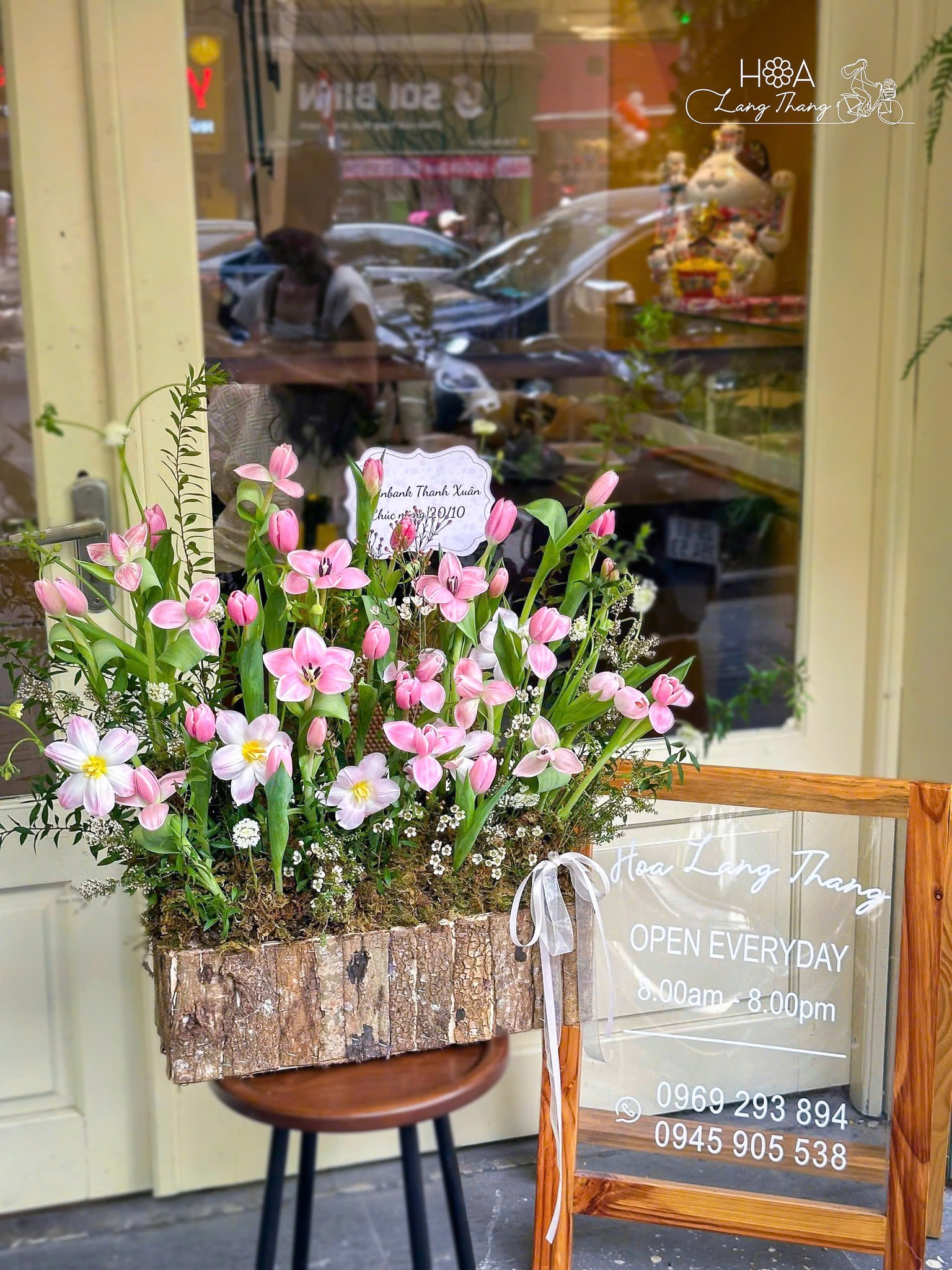 Sylva Tulip Box - Lẵng Hoa Chúc Mừng Khai Trương Sang Trọng — Gửi Trọn Lời Chúc Thịnh Vượng | Hoa Lang Thang